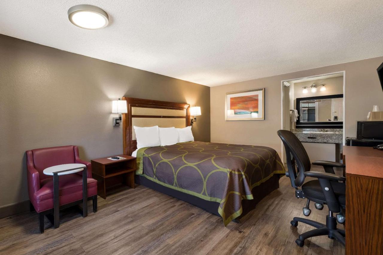 Rodeway Airport Area Inn 4*