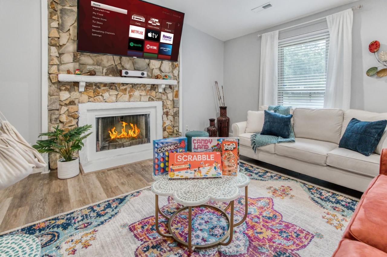 Vibrant South Clt Oasis, 3brs, Patio, Fire Pit * Charlotte