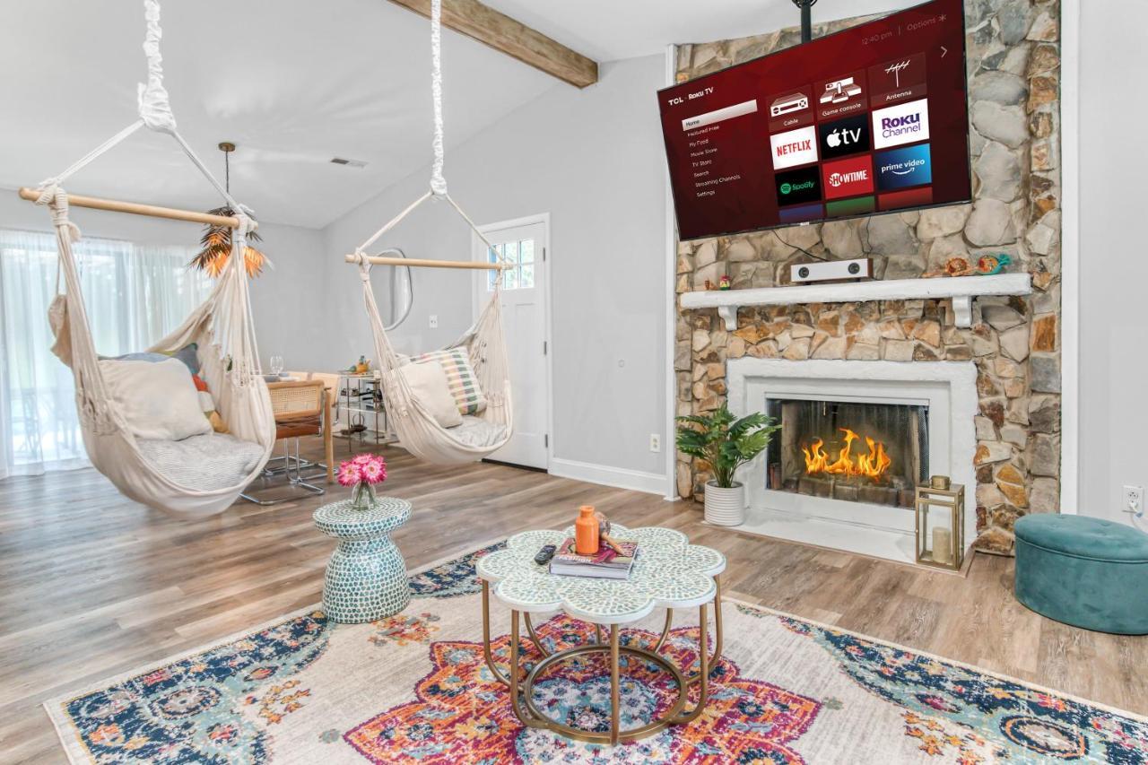 Vibrant South Clt Oasis, 3brs, Patio, Fire Pit Holiday home