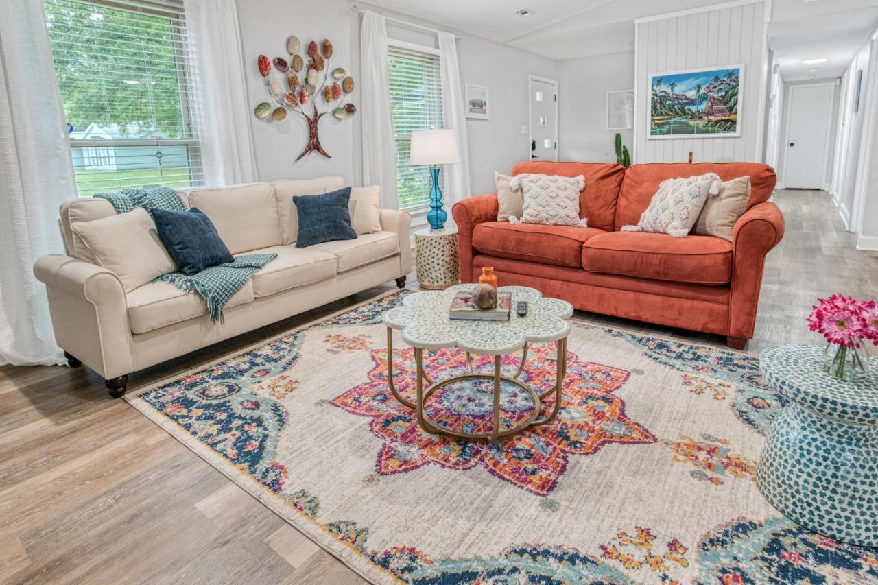 Vibrant South Clt Oasis, 3brs, Patio, Fire Pit Charlotte