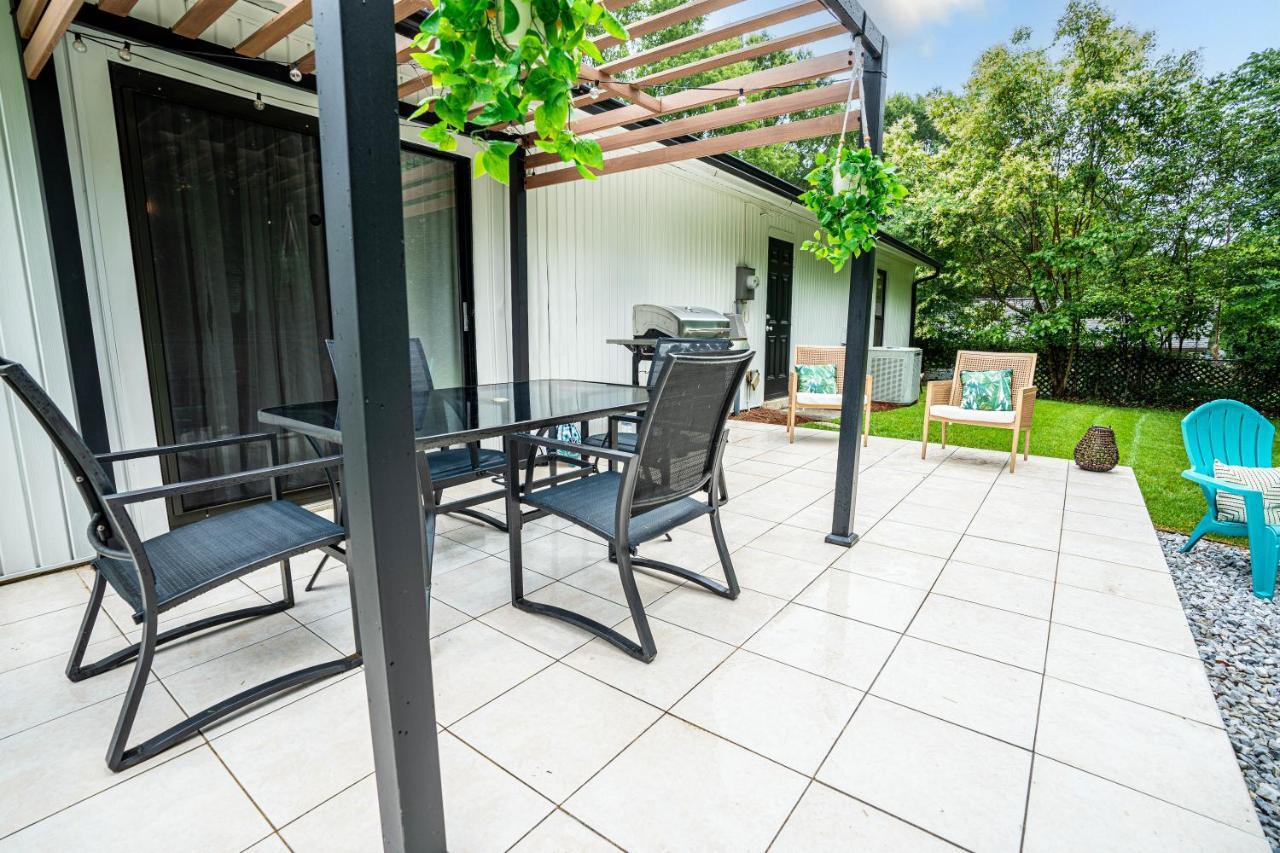 Vibrant South Clt Oasis, 3brs, Patio, Fire Pit Holiday home