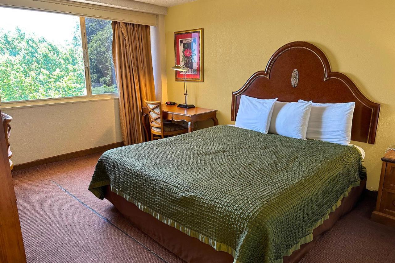 Hotel Golden By Oyo
