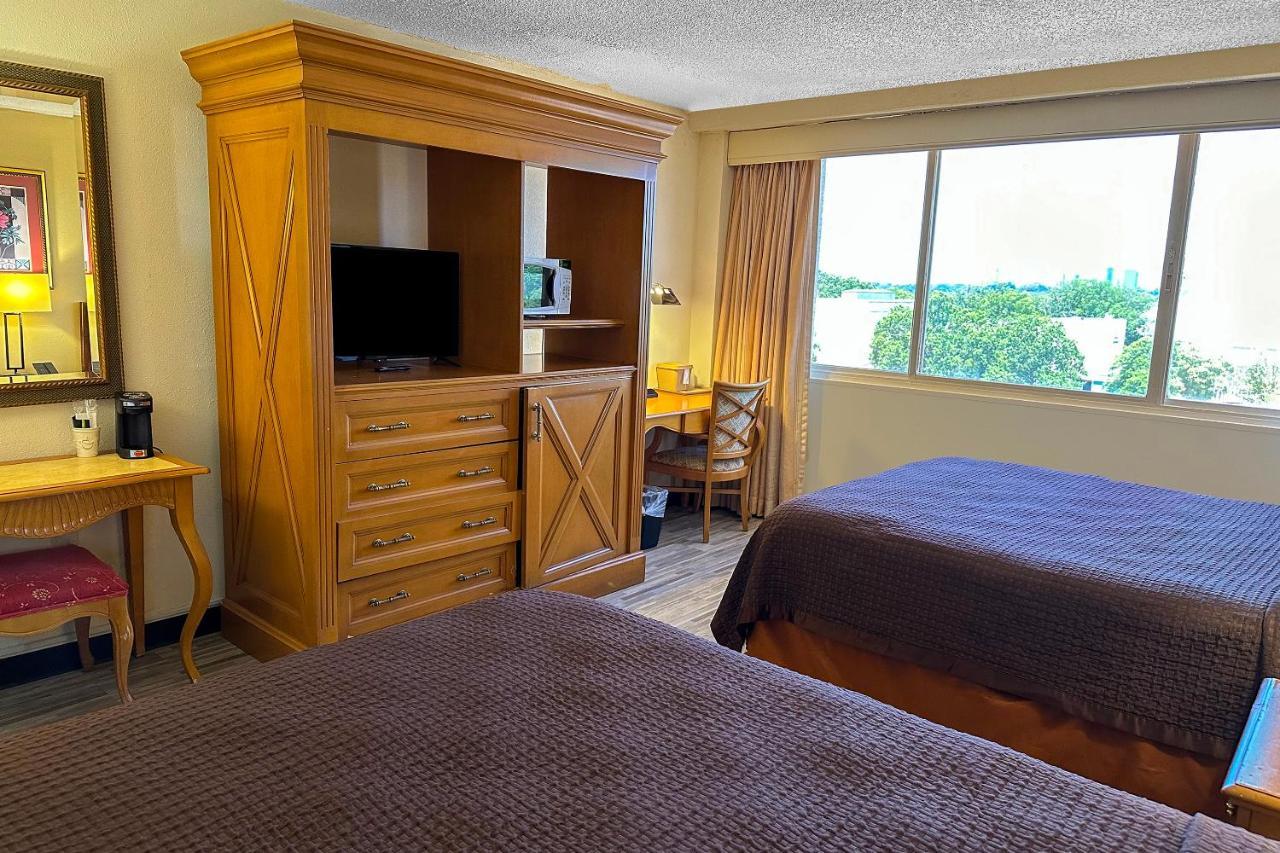 Golden By Oyo 3* Charlotte