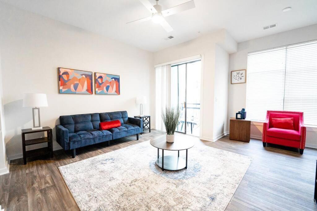 Luxury Wifi, Gym, Pool, Shops & Food! Unit 329 Apartment Charlotte