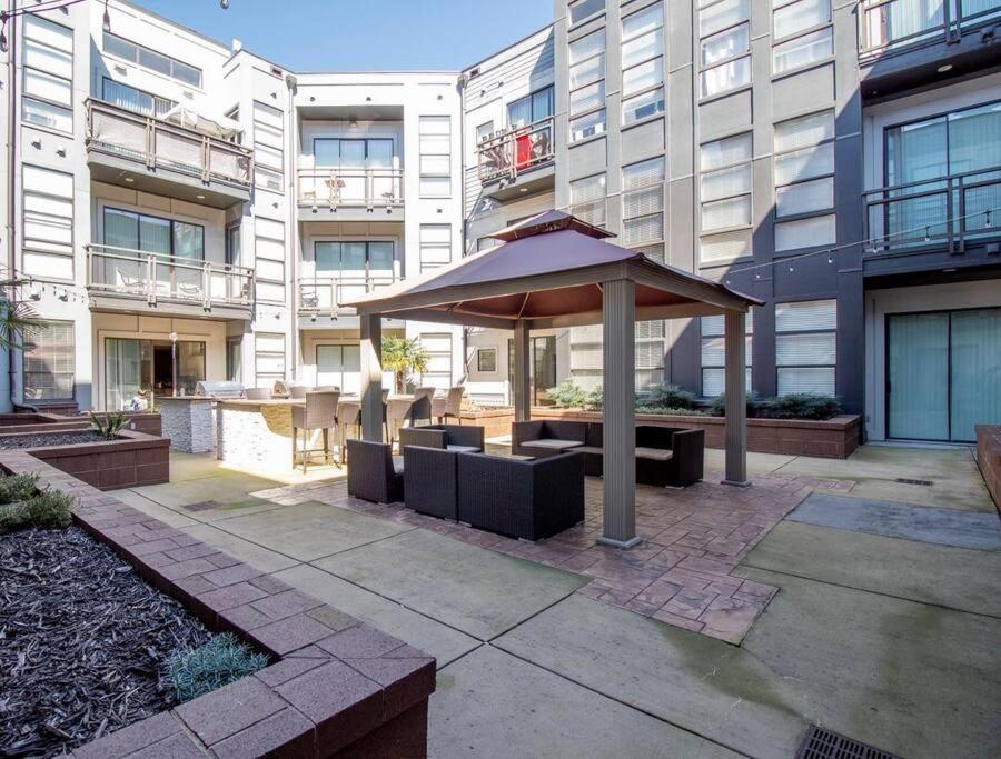 Luxury Wifi, Gym, Pool, Shops & Food! Unit 329 Apartment