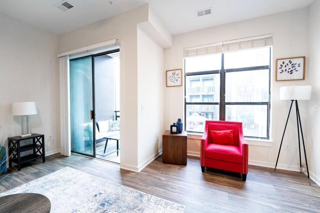 Luxury Wifi, Gym, Pool, Shops & Food! Unit 329 Apartment