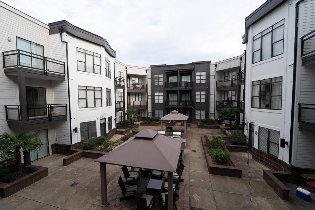 Luxury Wifi, Gym, Pool, Shops & Food! Unit 329 Apartment