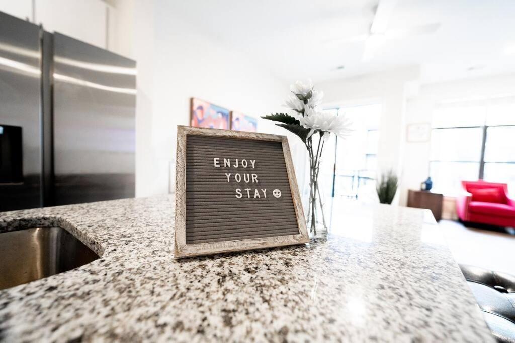 Luxury Wifi, Gym, Pool, Shops & Food! Unit 329 Apartment Charlotte