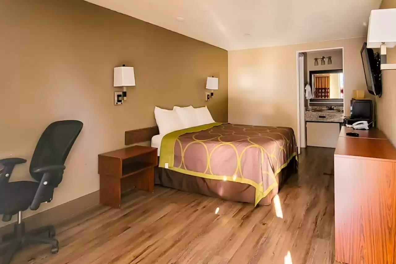 Rodeway Airport Area Inn