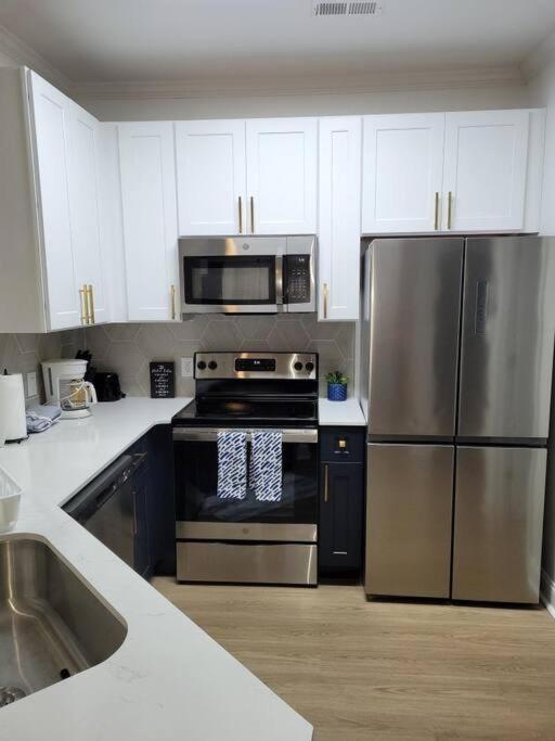 South Charlotte's Cozy & Modern Apartment