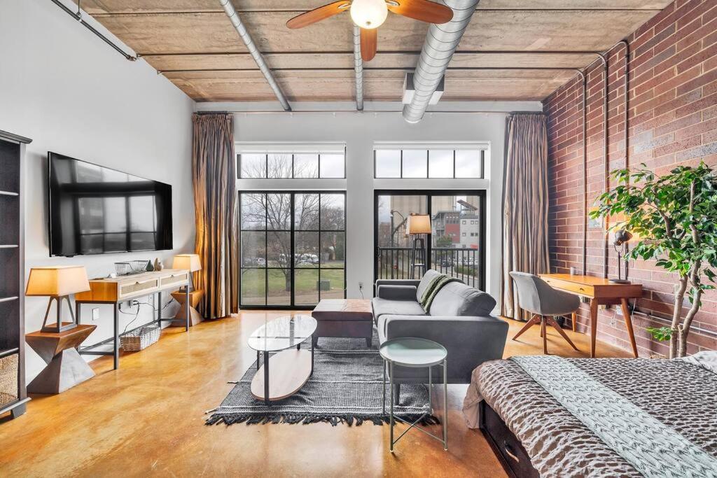 Charming 1br - Full Kitchen - Uptown Living Apartment