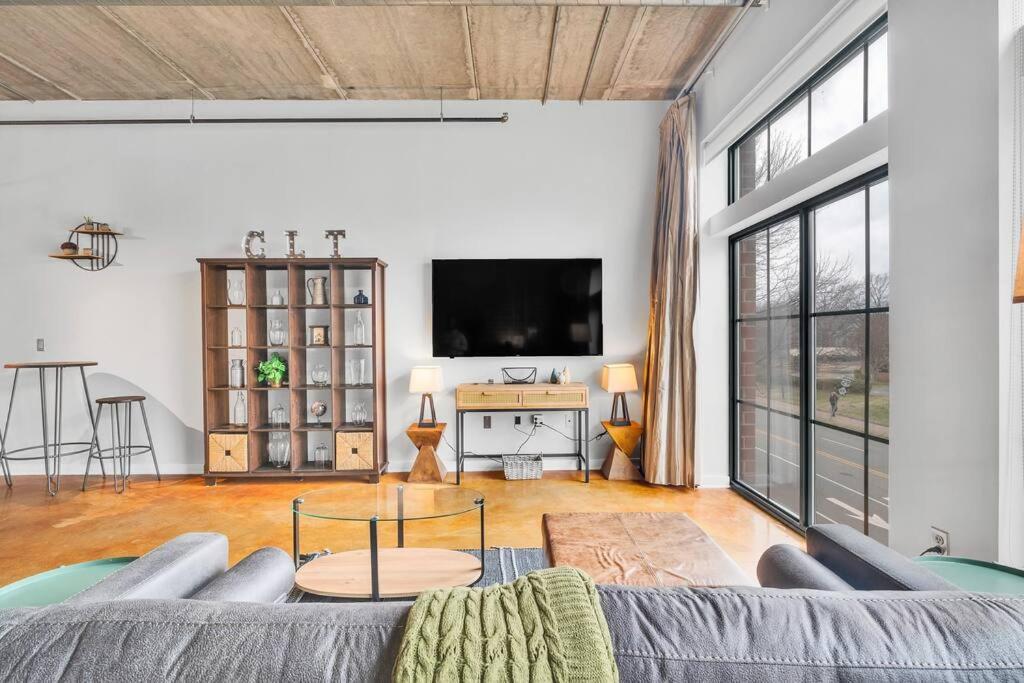 Charming 1br - Full Kitchen - Uptown Living * Charlotte