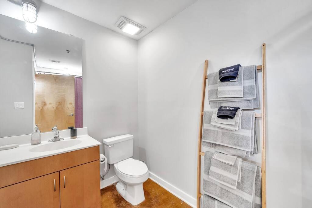 Apartment Charming 1br - Full Kitchen - Uptown Living