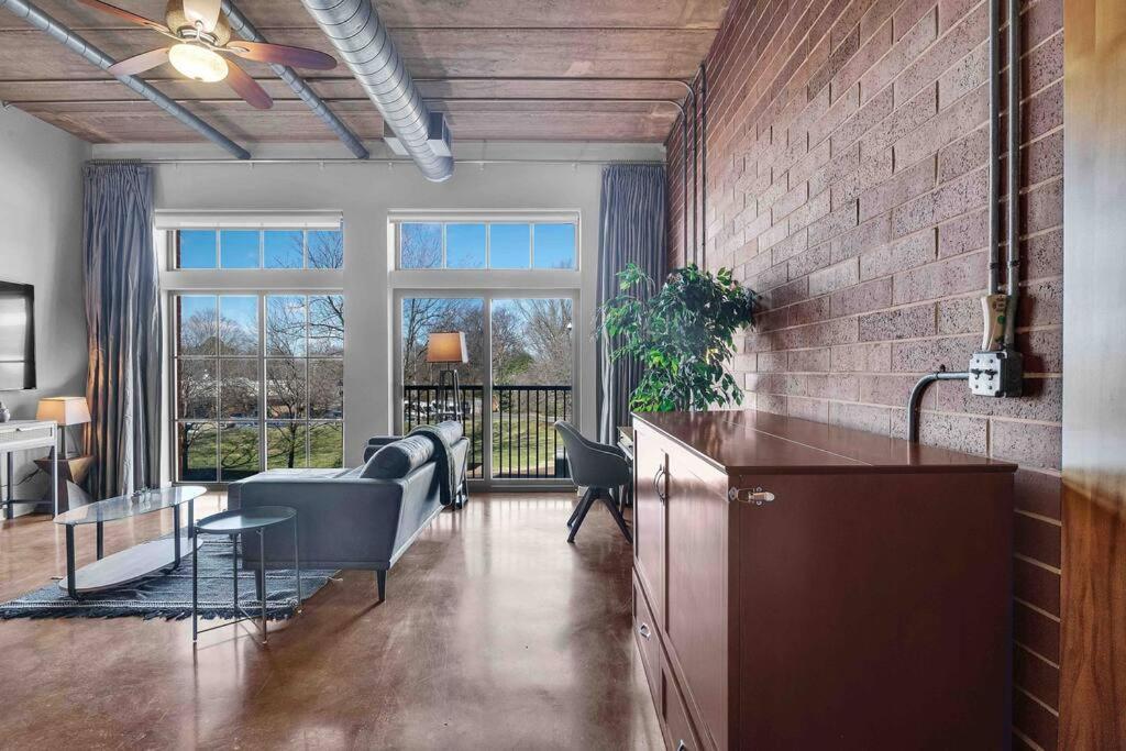 Charming 1br - Full Kitchen - Uptown Living