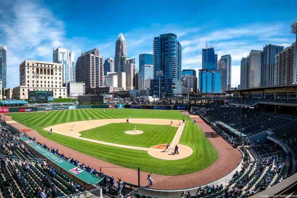 Charming 1br - Full Kitchen - Uptown Living *