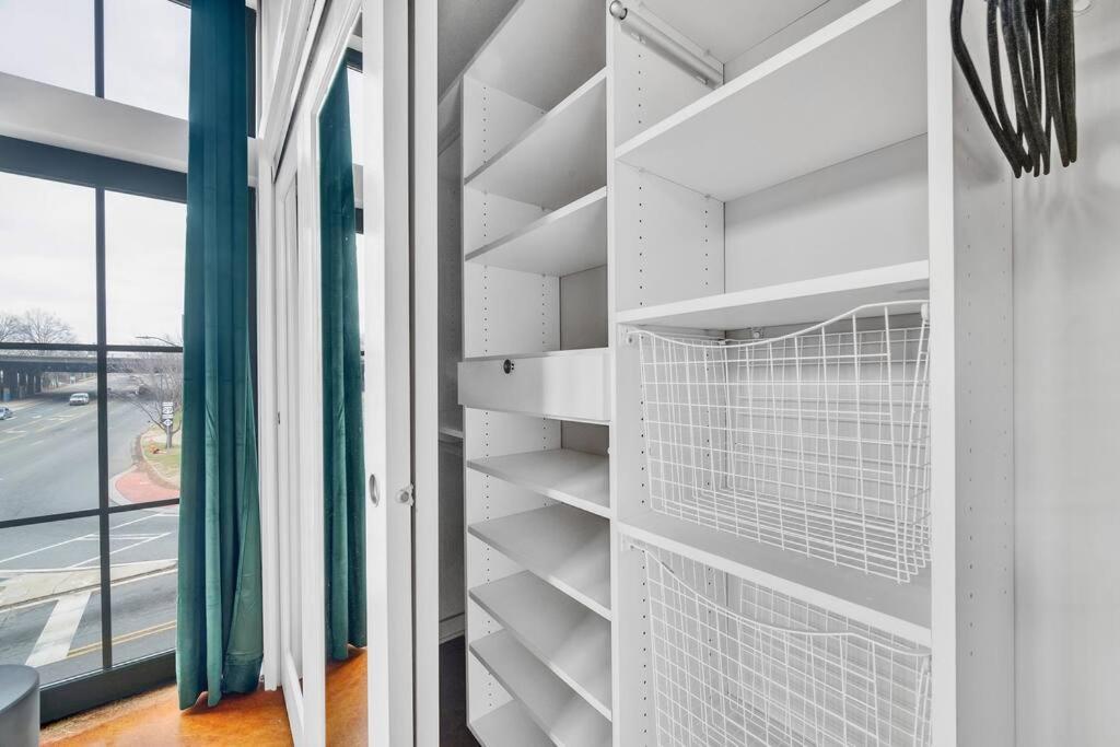 Charming 1br - Full Kitchen - Uptown Living