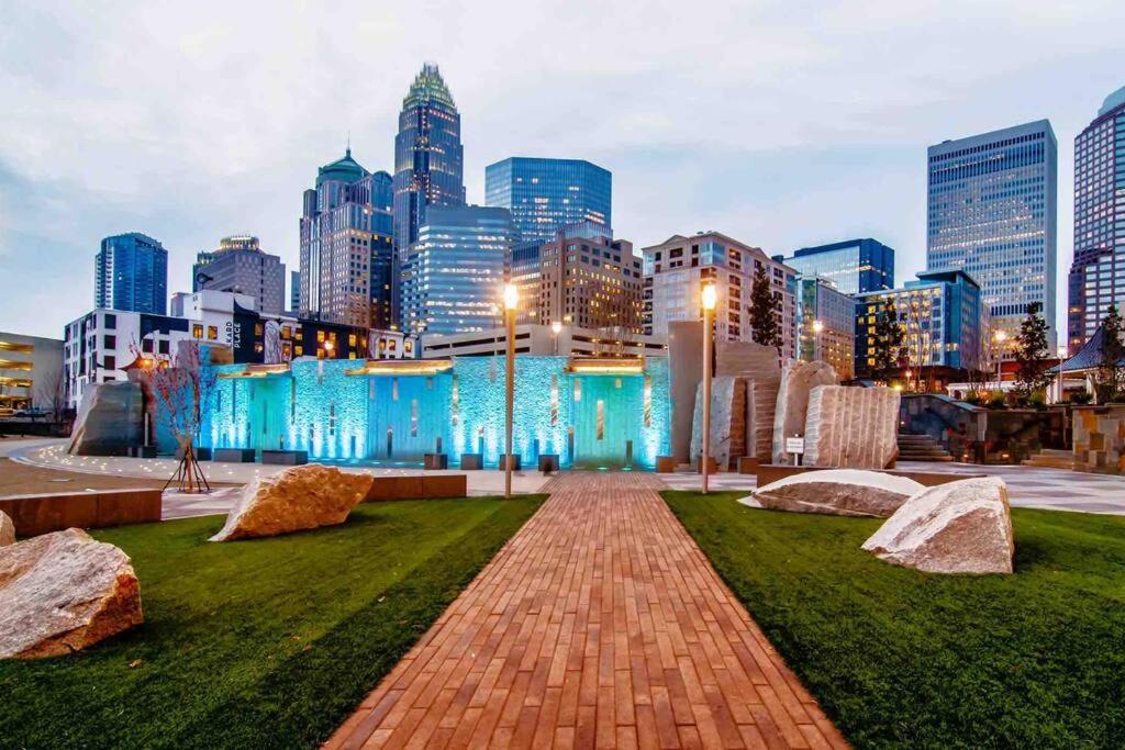 Apartment Charming 1br - Full Kitchen - Uptown Living *