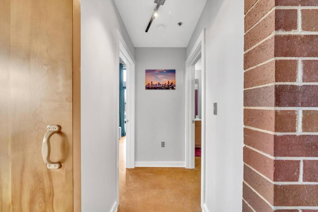 Apartment Charming 1br - Full Kitchen - Uptown Living *