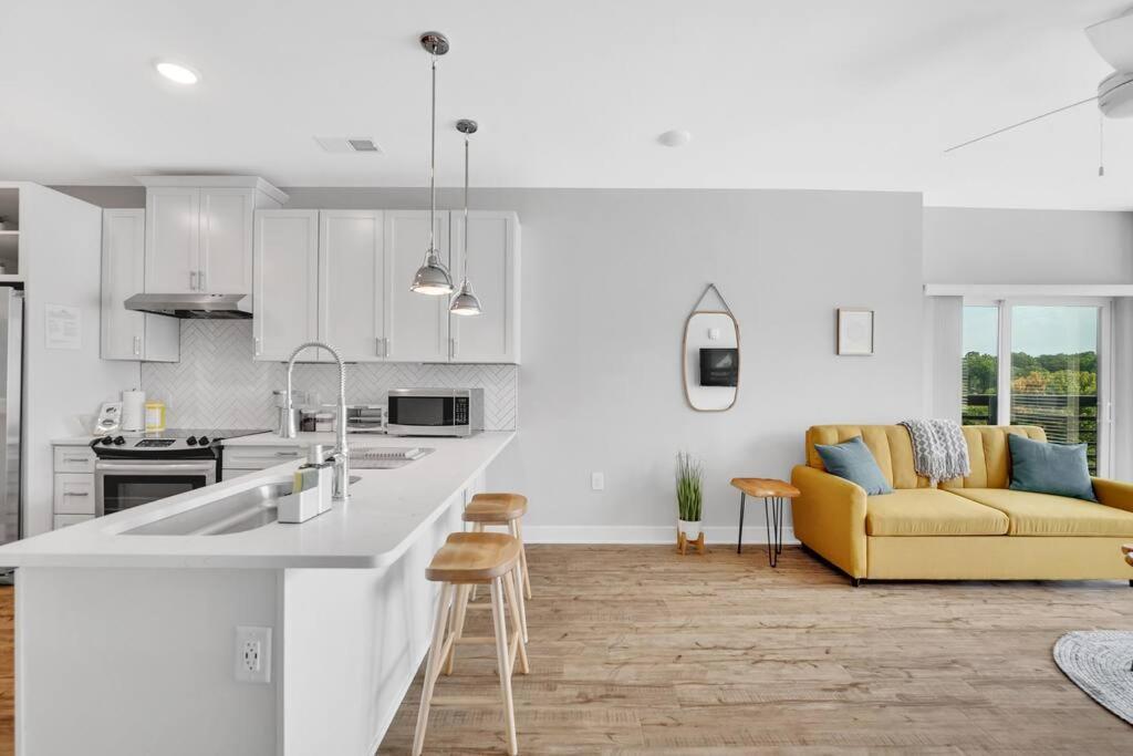 Organic Modern ~ King Bed ~ In Plaza Midwood *