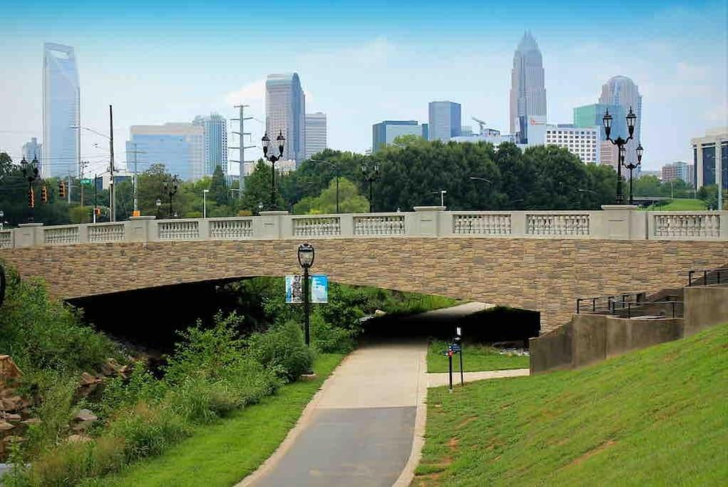 Queen Bed In Dilworth ◈ Shopping ◈ Restaurants Charlotte