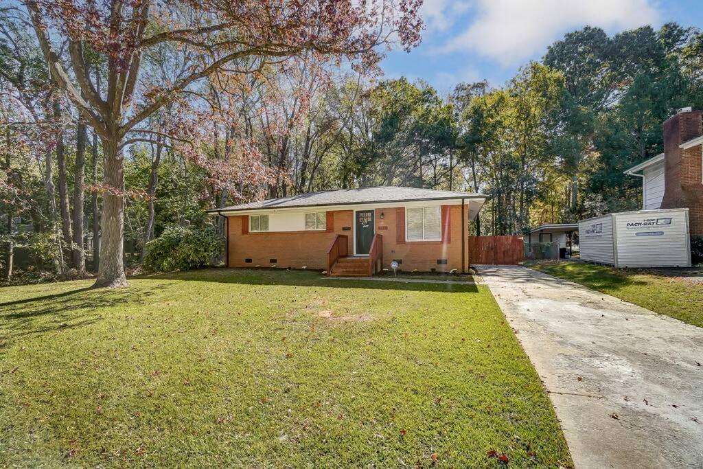 Charm Haven With Outdoor Tv *