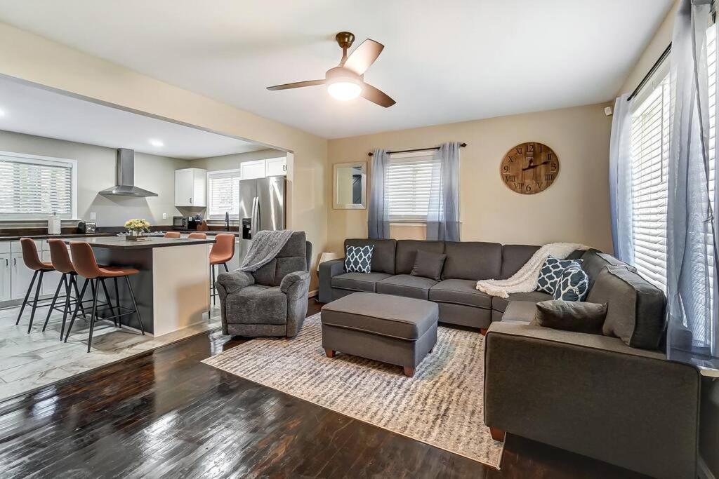 Holiday home Charm Haven With Outdoor Tv Charlotte