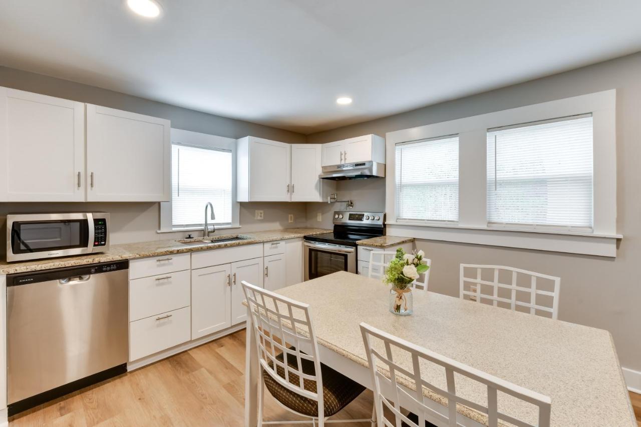 Stunning Retreat About 2 Mi To Center! *