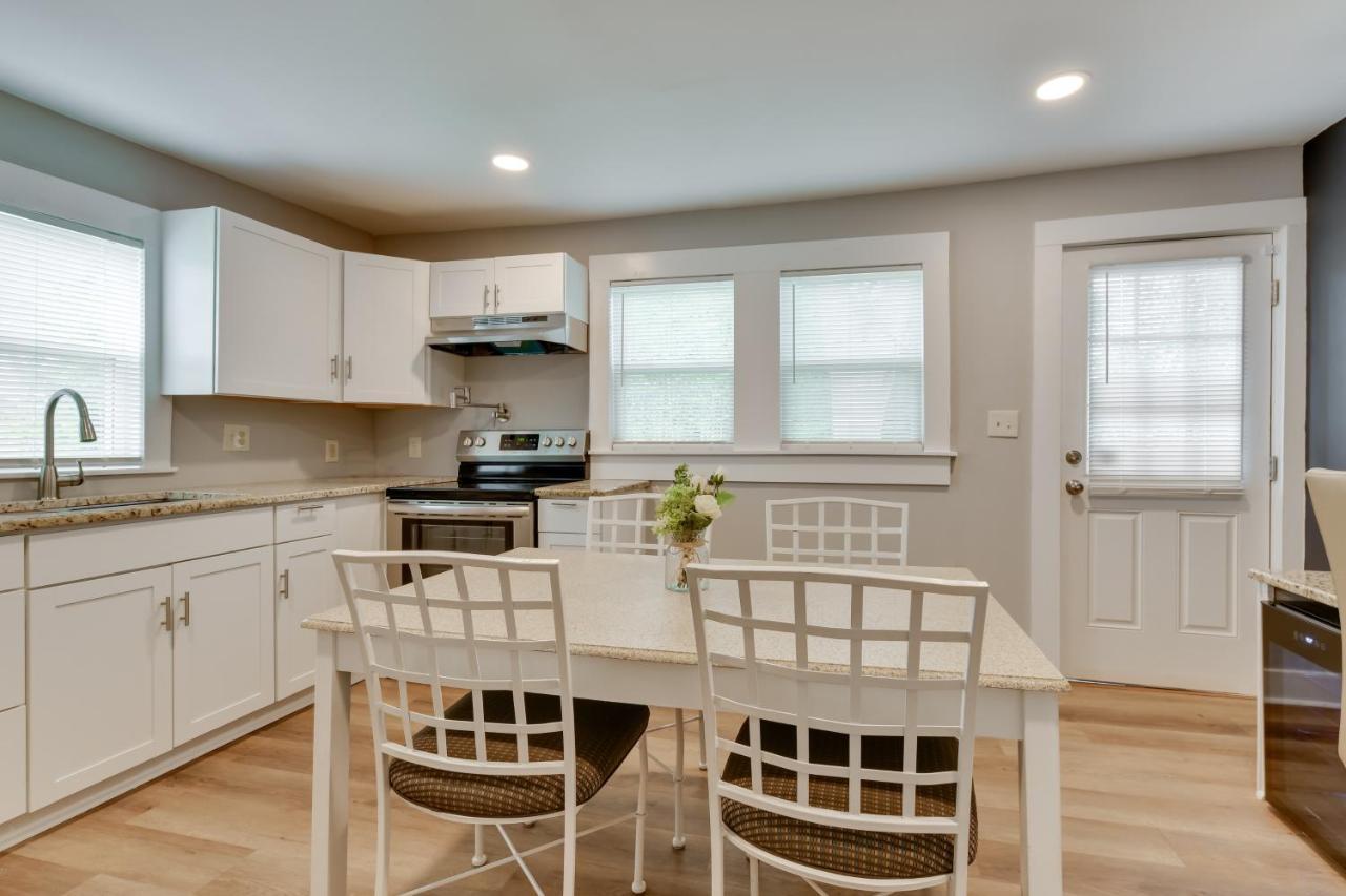 Stunning Retreat About 2 Mi To Center! * Charlotte