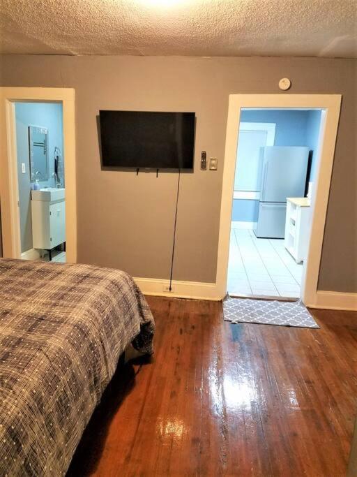 Perfectly Located. Close To Uptown, Noda.. Villa *