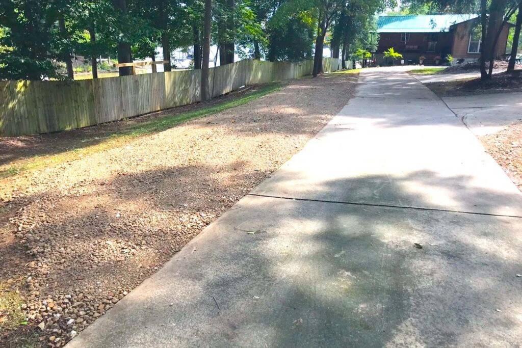 3-bdr Direct Waterfront Charlotte