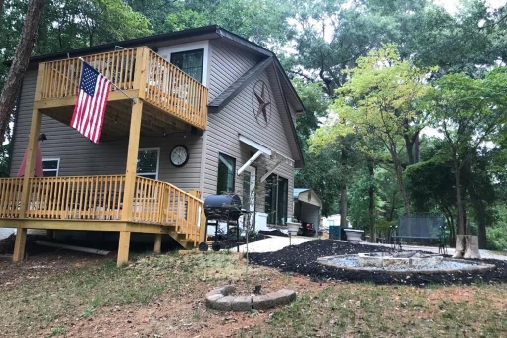 3-bdr Direct Waterfront Holiday home