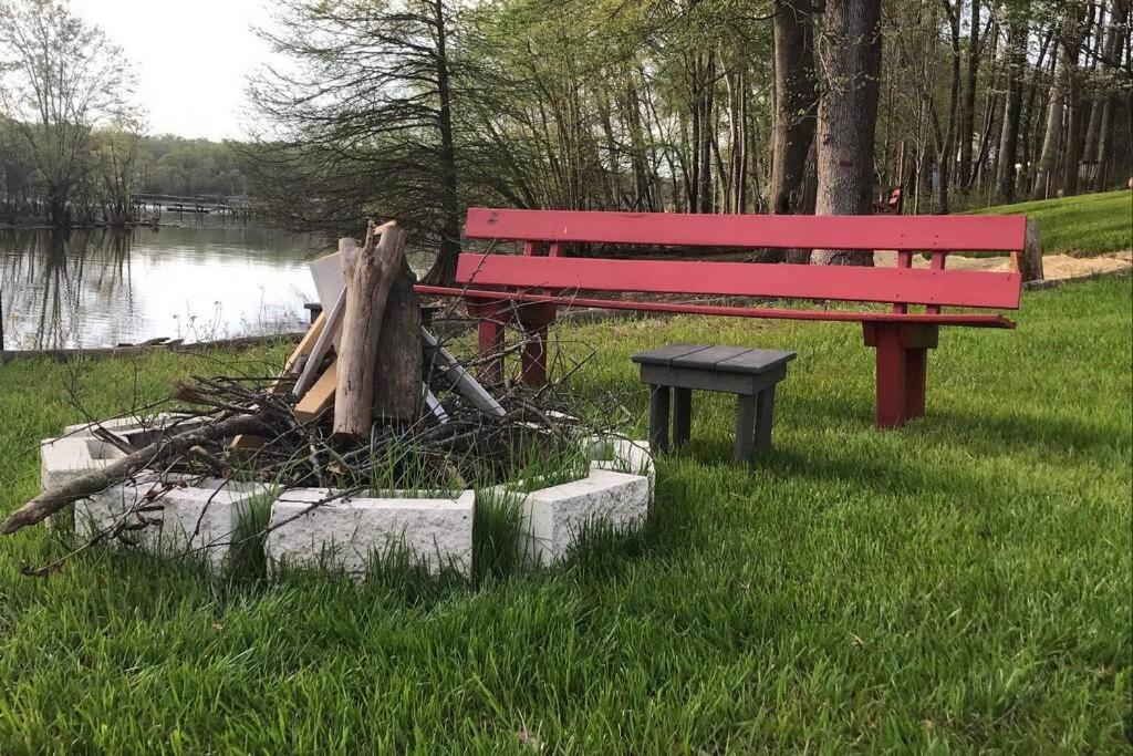 3-bdr Direct Waterfront Charlotte