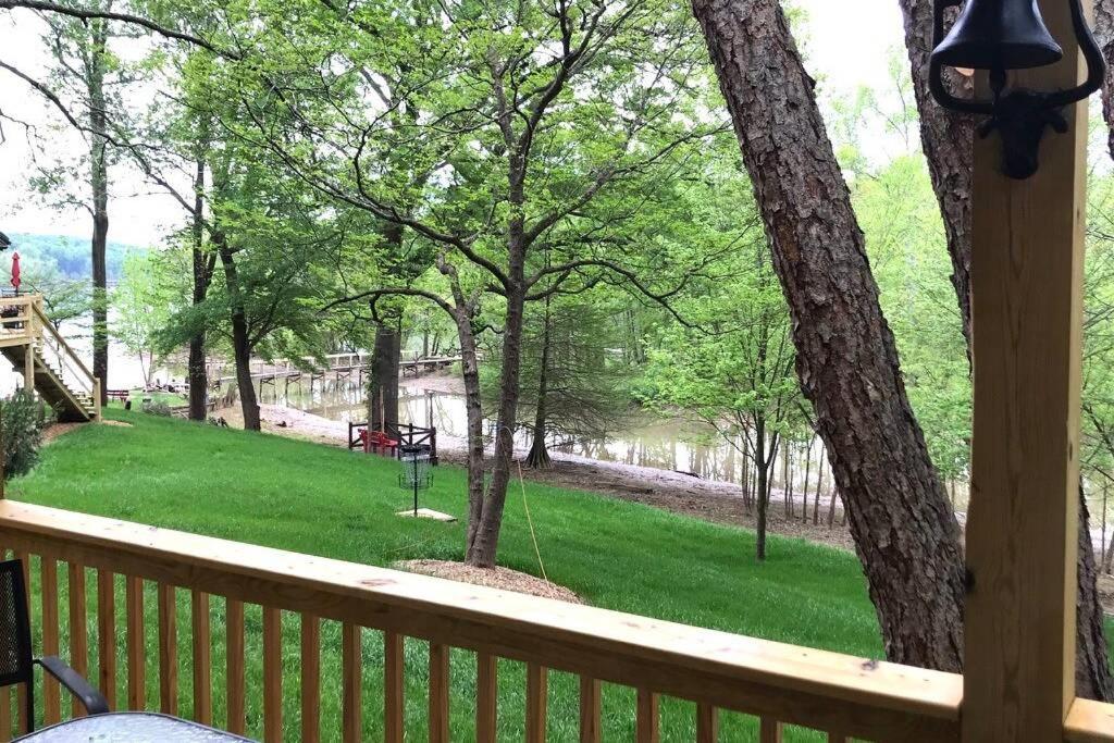 Holiday home 3-bdr Direct Waterfront *