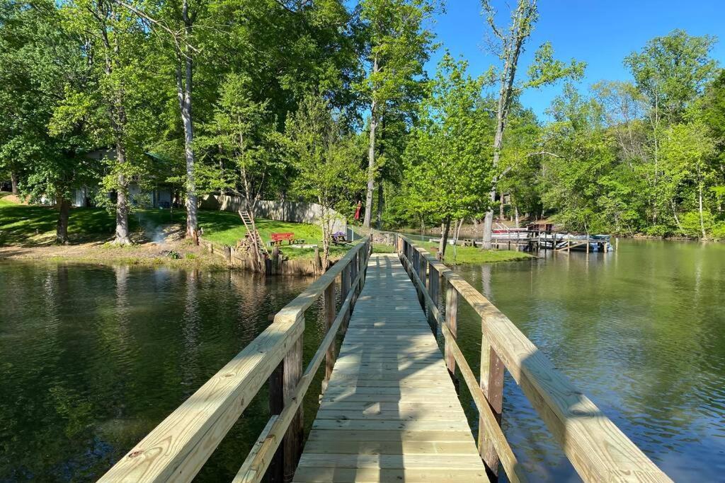 3-bdr Direct Waterfront Charlotte