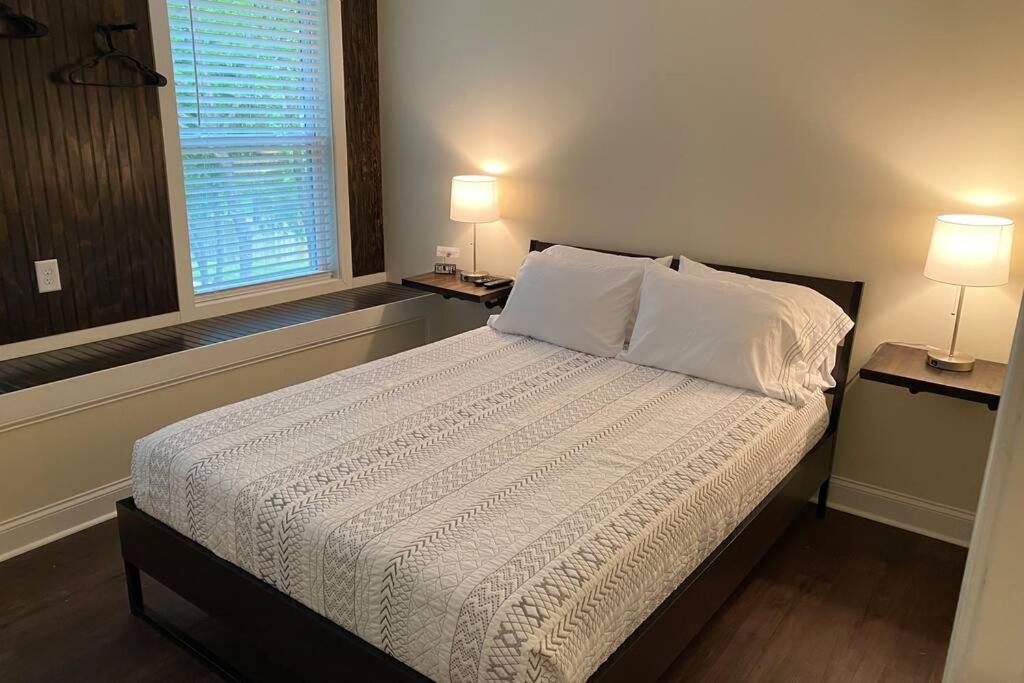 Holiday home 3-bdr Direct Waterfront *