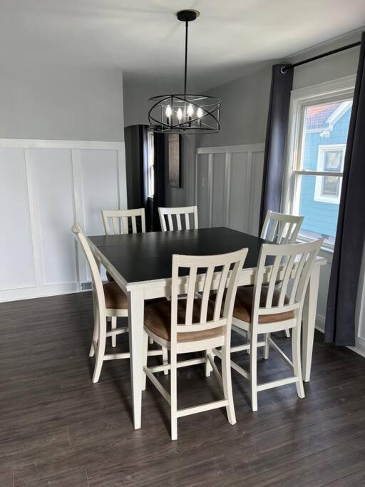 Newly Renovated Cute 3 Bedroom 2 Bath * Charlotte
