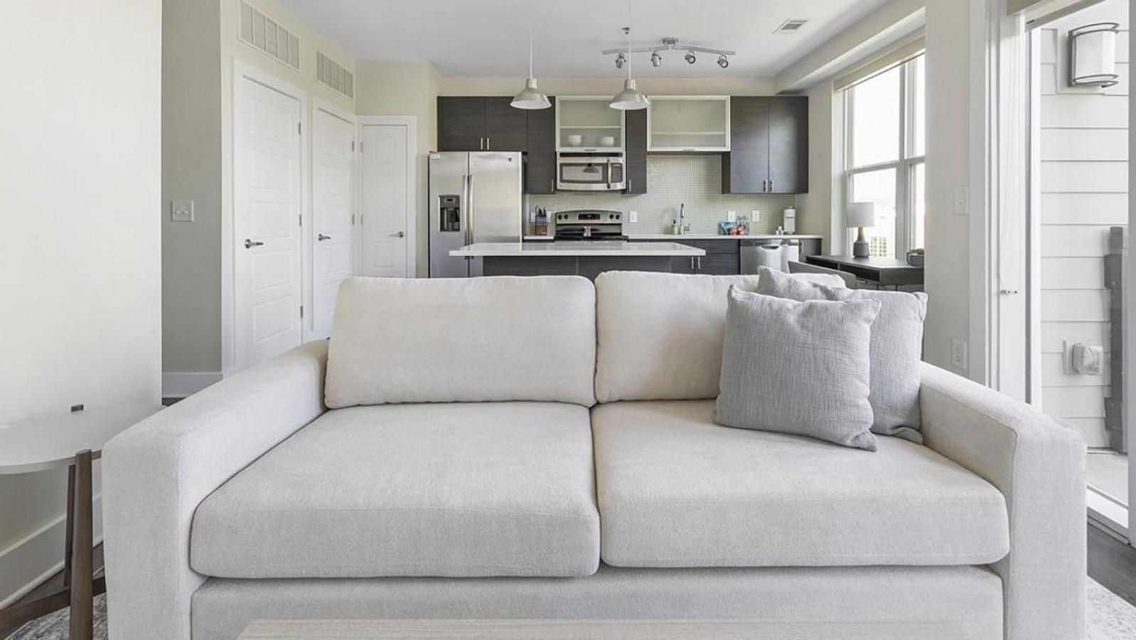 Landing - Modern With Amazing Amenities Apartment *