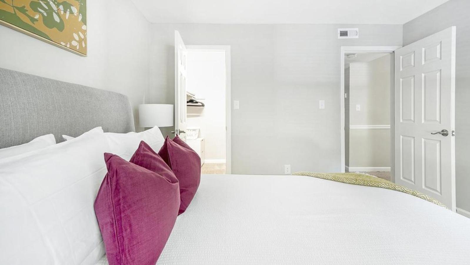 Landing - Modern With Amazing Amenities * Charlotte