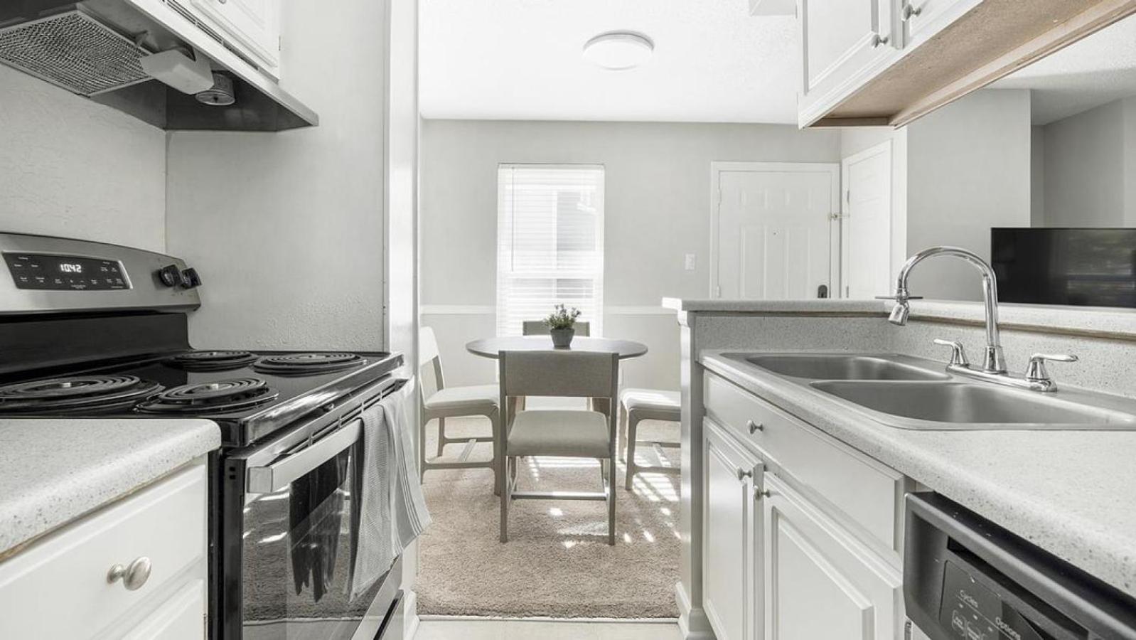 Landing - Modern With Amazing Amenities Apartment Charlotte