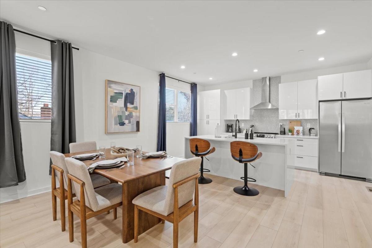 Stylish Modern 3br 3,5ba Townhouse In *