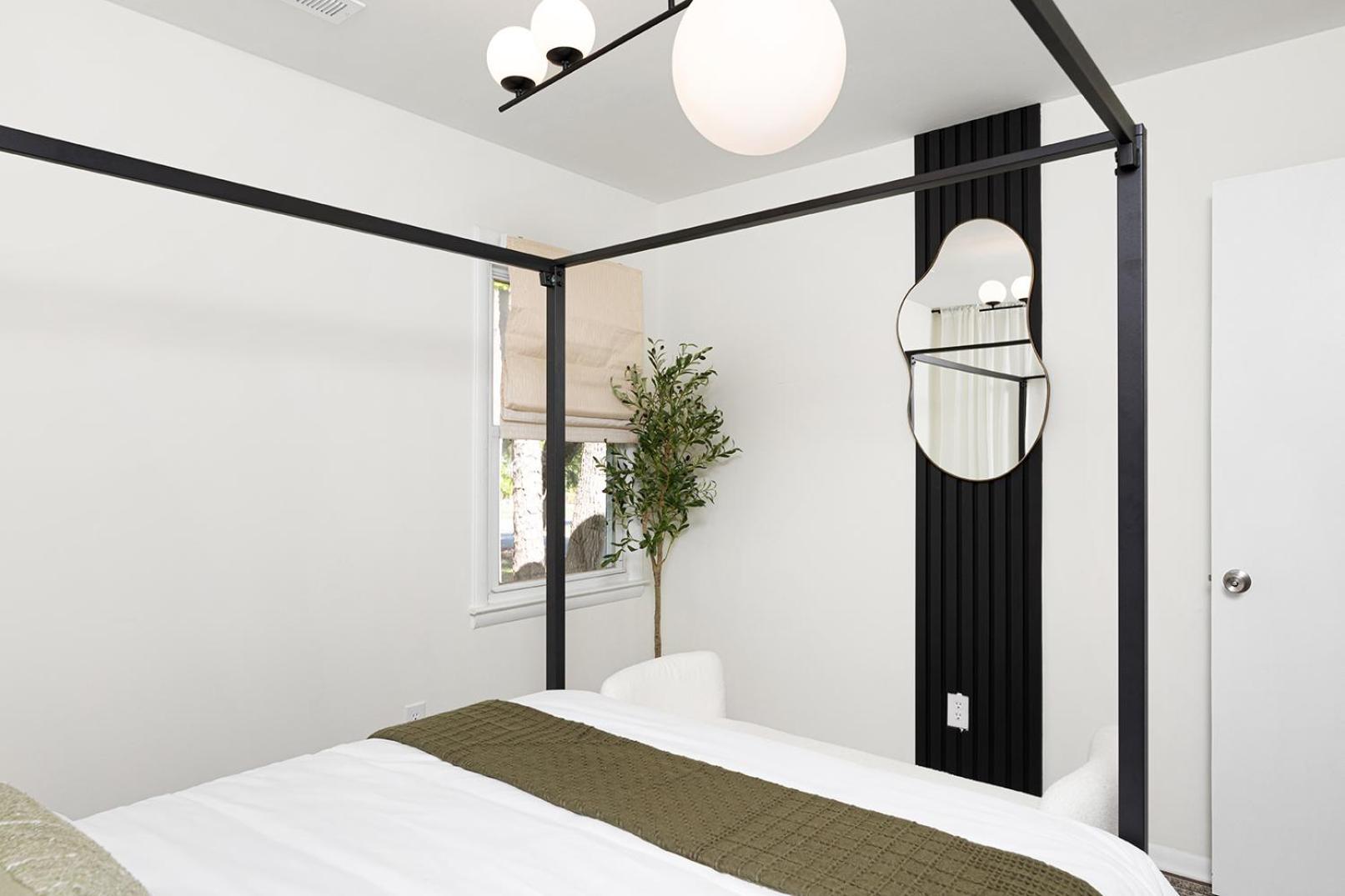 Holiday home Lux Deco King Beds Near Uptown & Breweries