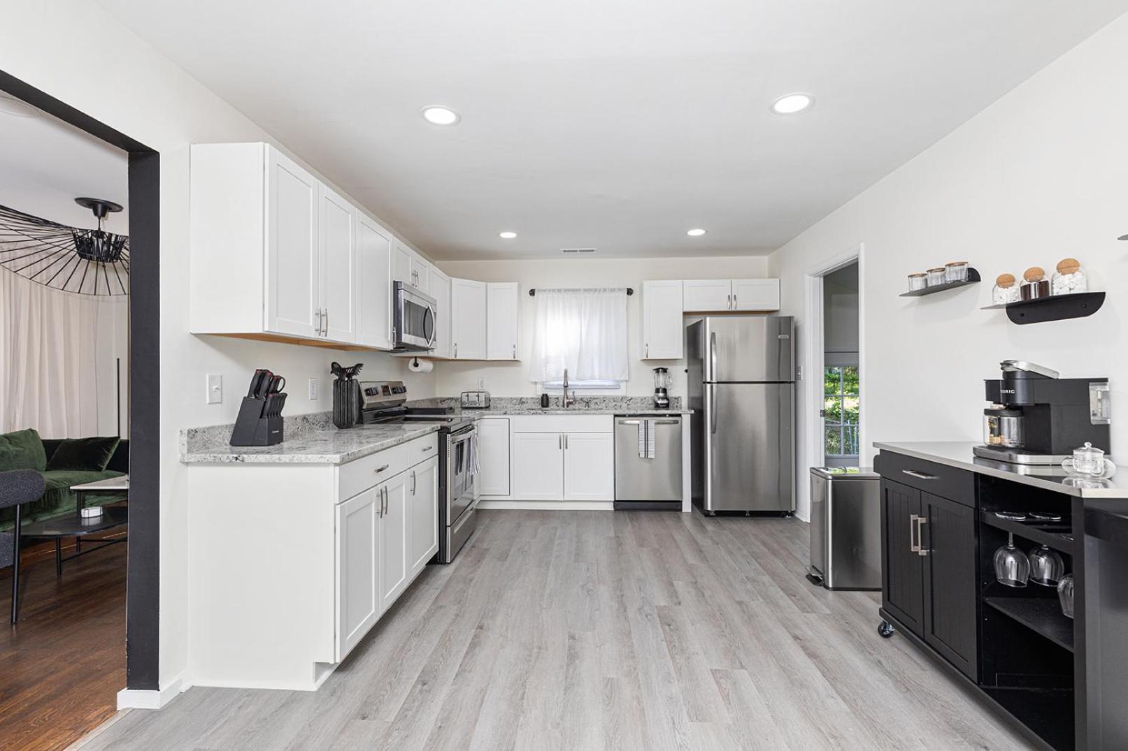 Lux Deco King Beds Near Uptown & Breweries Holiday home Charlotte
