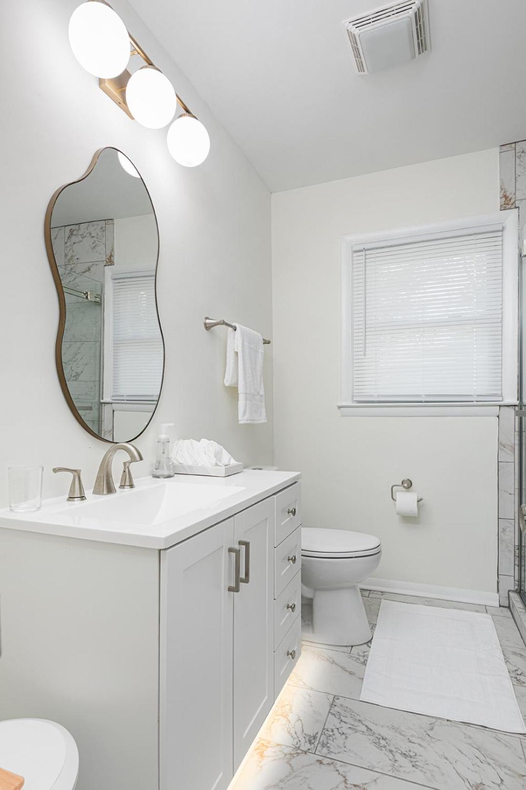 Lux Deco King Beds Near Uptown & Breweries Holiday home *