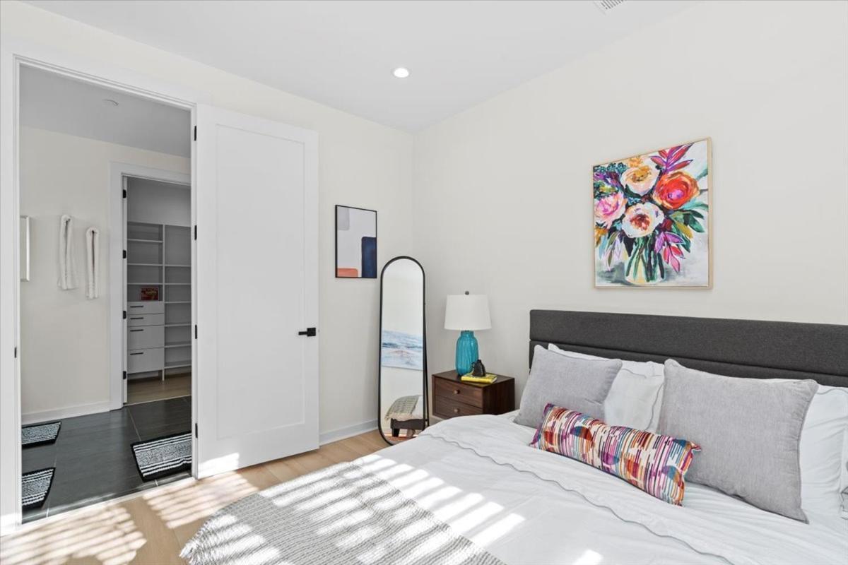 Elegant 3br3.5ba Modern Townhouse * Charlotte