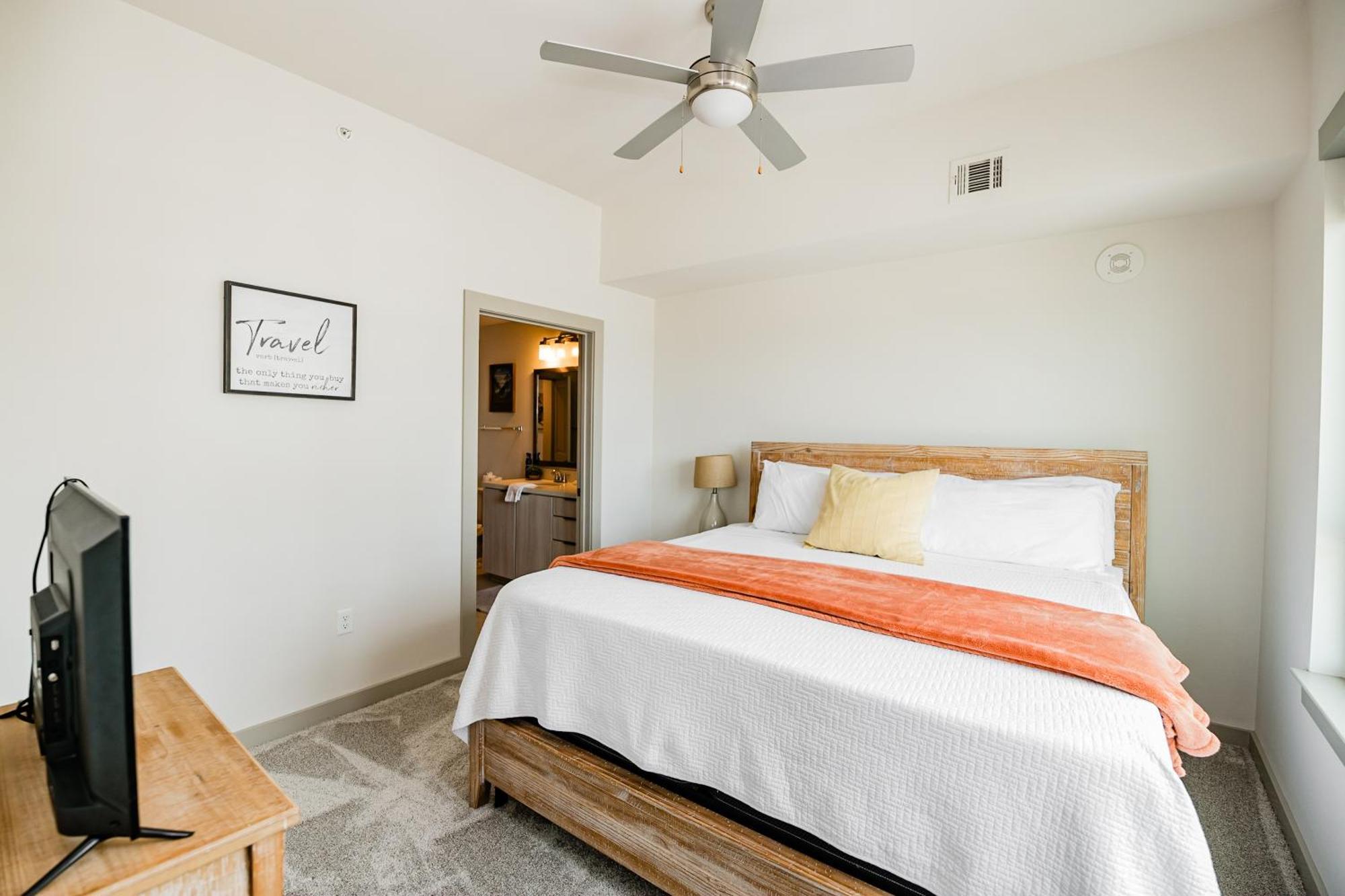 Corporate Uptown Furnished Apartment *