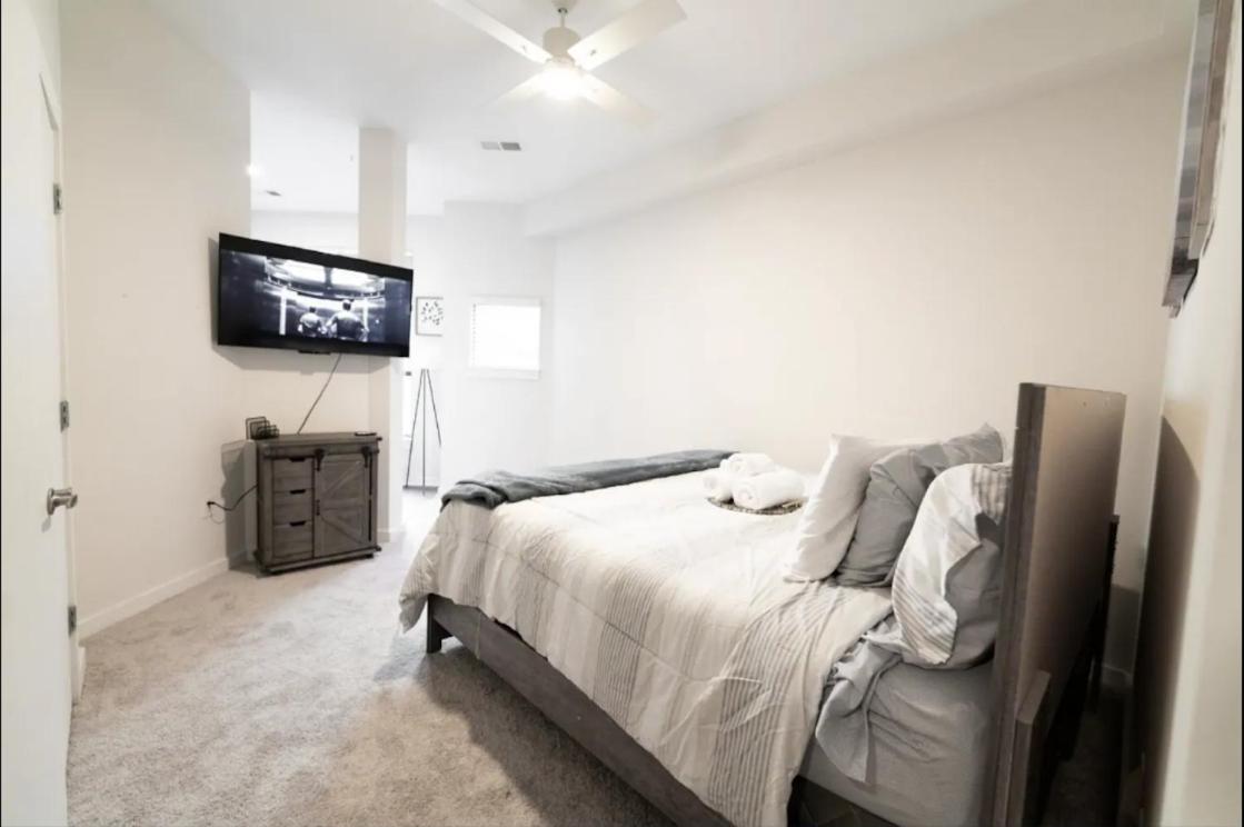 Luxury Wifi, Gym, Pool, Shops & Food! Unit 329 Apartment