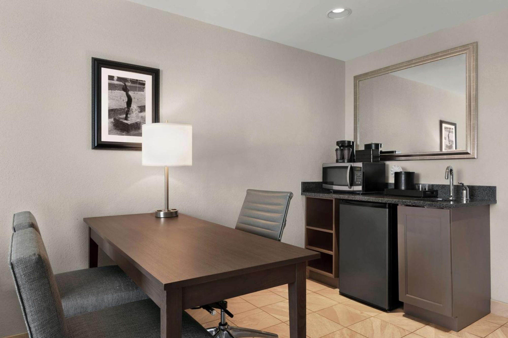 Embassy Charlotte/ayrsley Hotel Charlotte