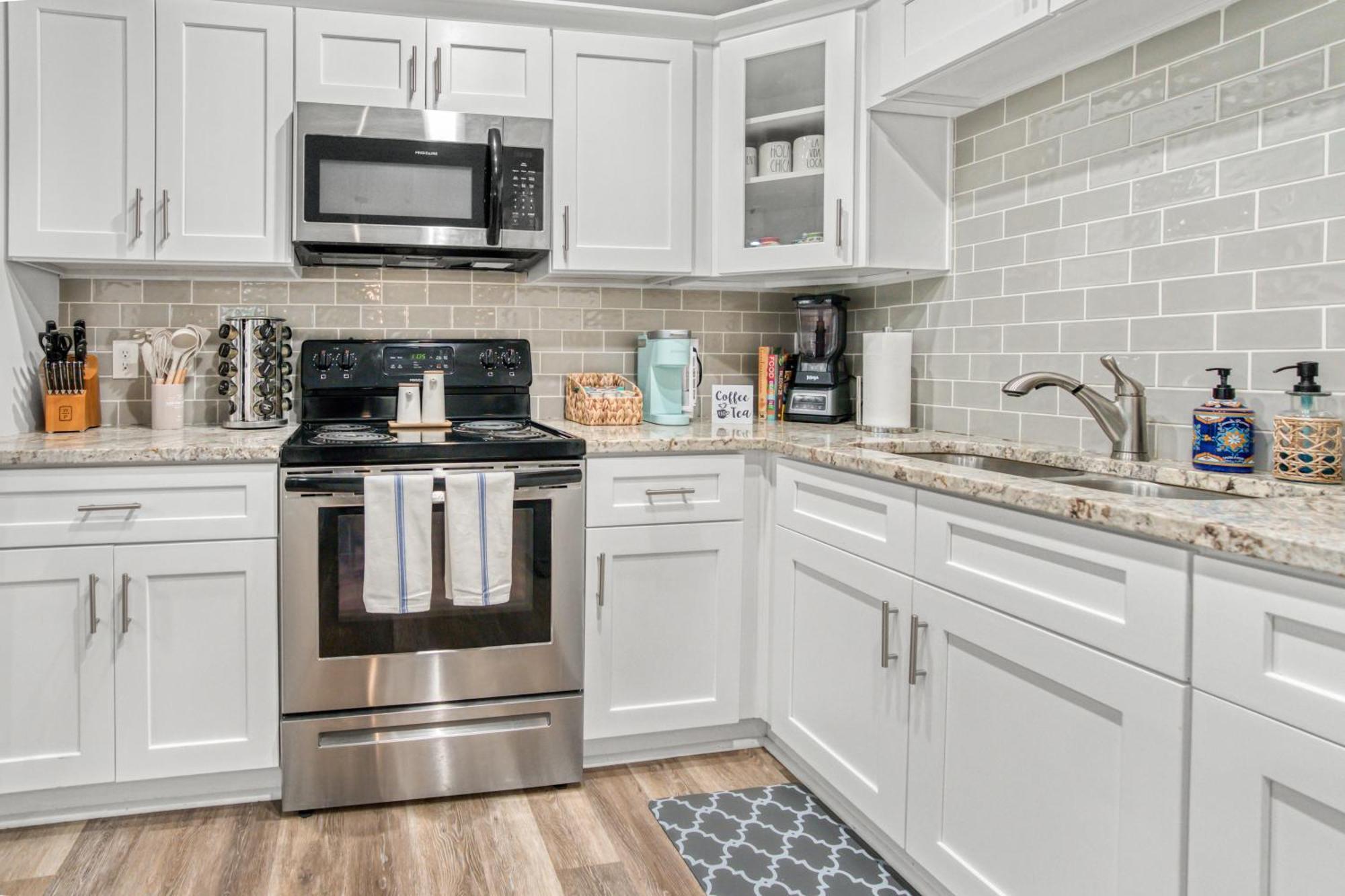 Vibrant South Clt Oasis, 3brs, Patio, Fire Pit * Charlotte