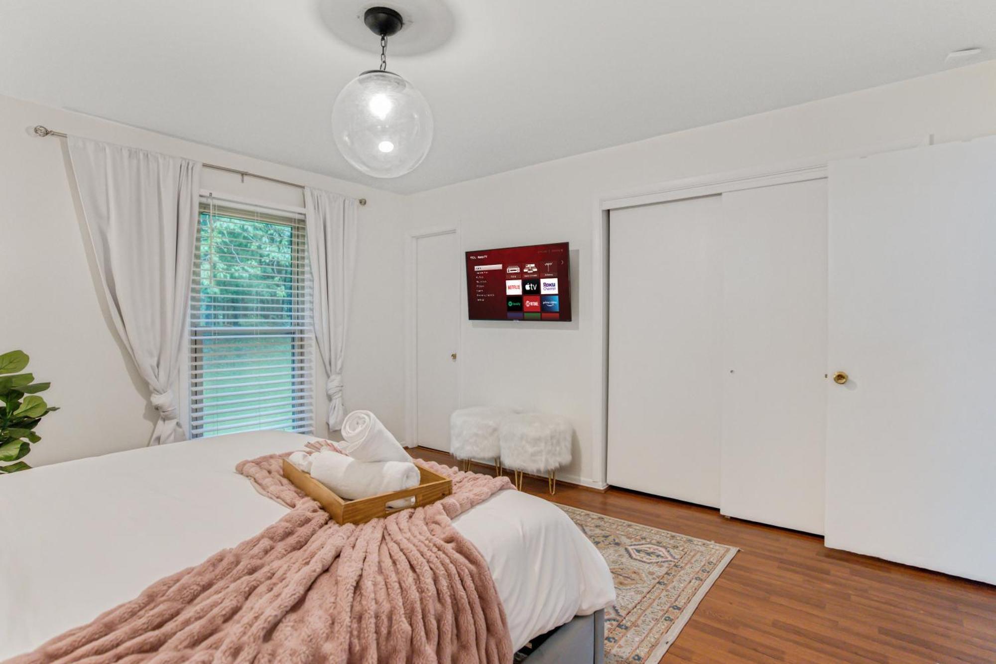 Holiday home Vibrant South Clt Oasis, 3brs, Patio, Fire Pit