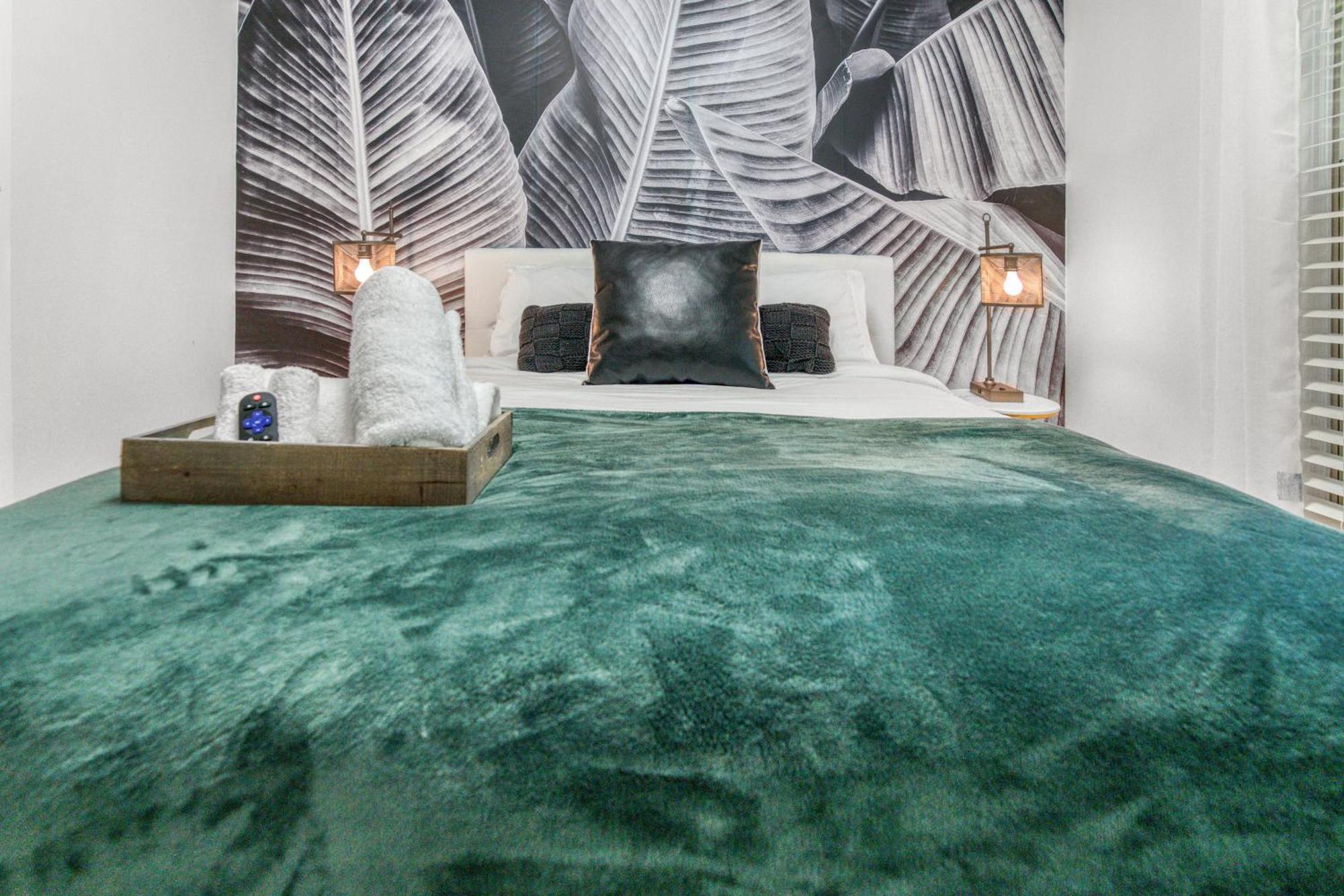 Vibrant South Clt Oasis, 3brs, Patio, Fire Pit Holiday home Charlotte